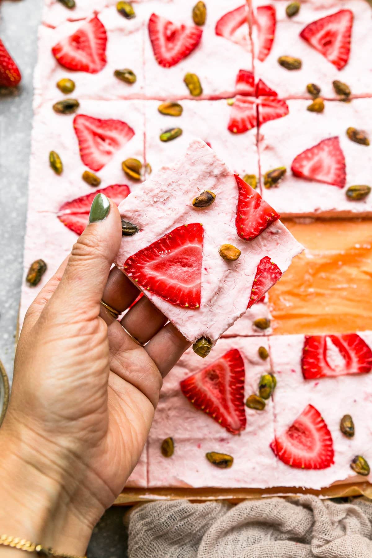 Jordgubbe yoghurtbark – Skinnytaste