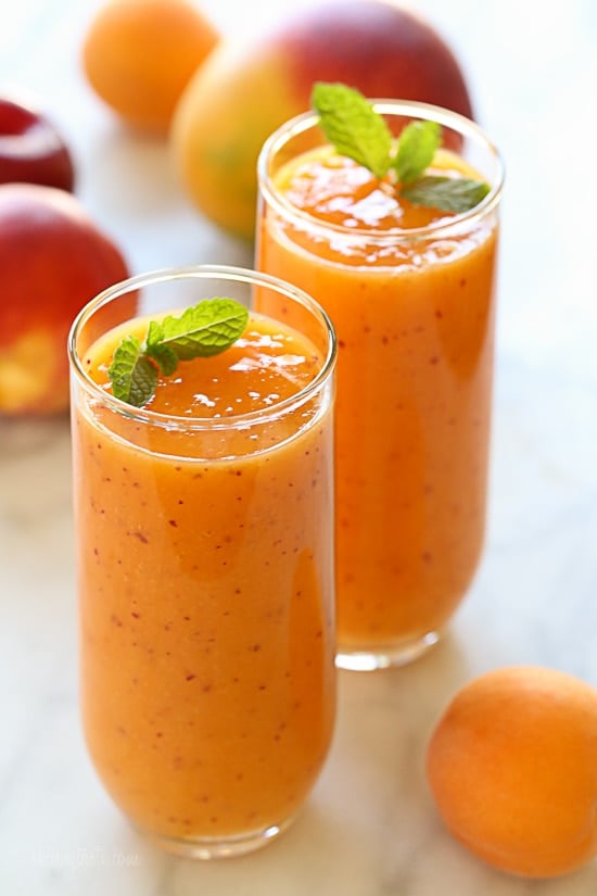 Sommar mango stenfruktsmoothie